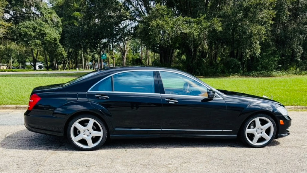 Photo 3 of this MERCEDES-BENZ S-CLASS