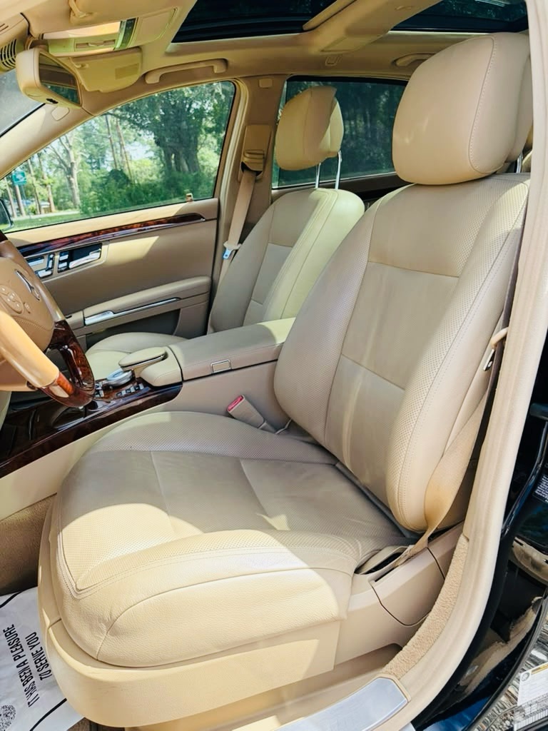 Photo 16 of this MERCEDES-BENZ S-CLASS