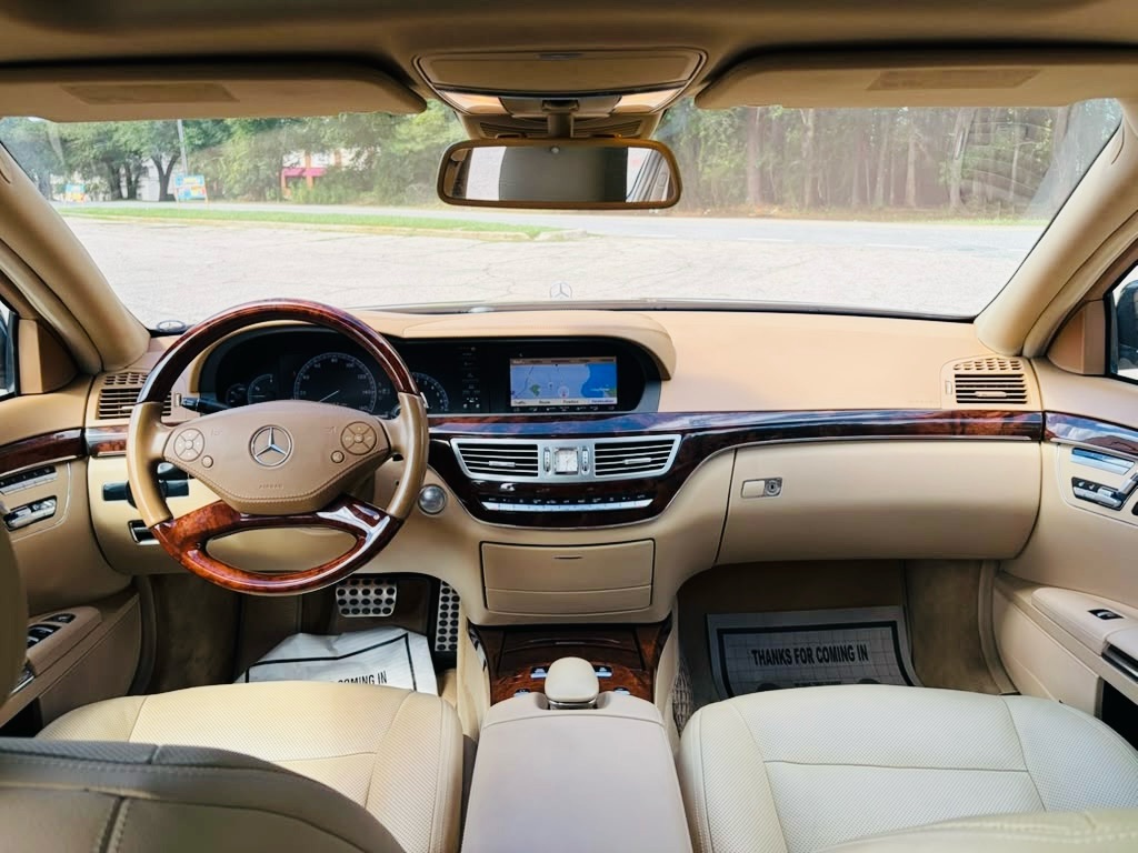 Photo 10 of this MERCEDES-BENZ S-CLASS