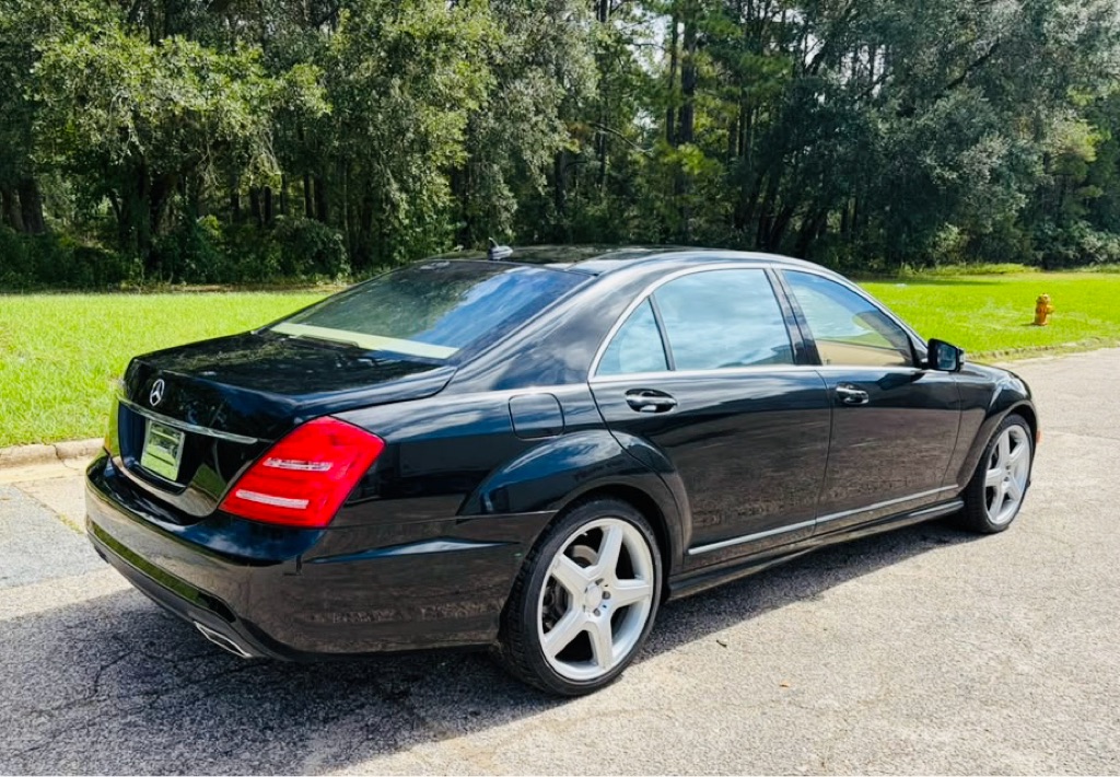 Photo 4 of this MERCEDES-BENZ S-CLASS
