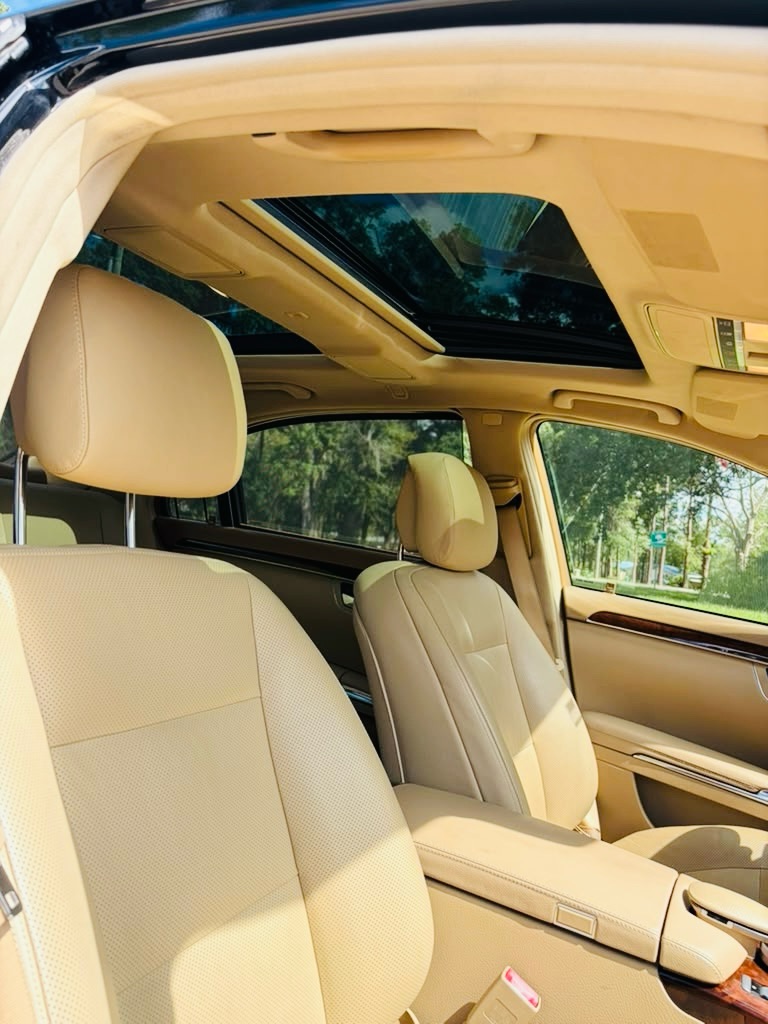 Photo 25 of this MERCEDES-BENZ S-CLASS