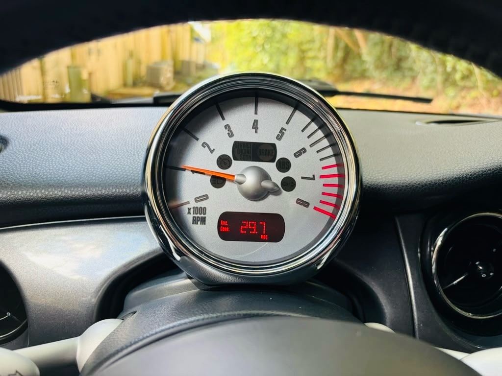 Photo 14 of this MINI COOPER