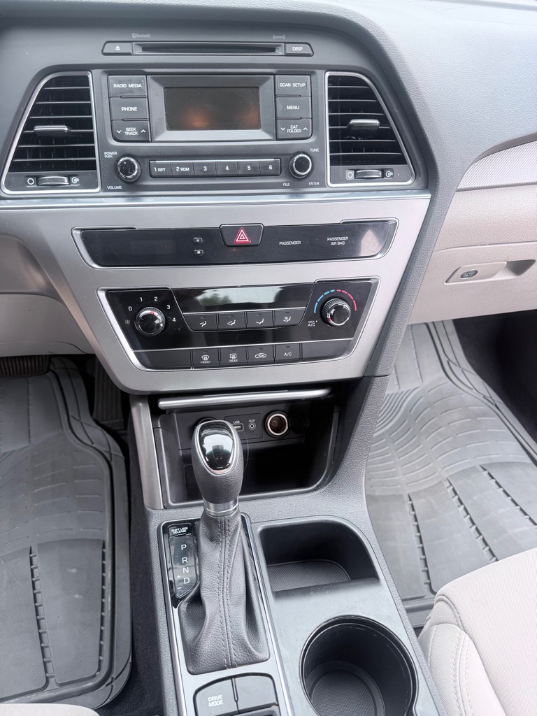 Photo 12 of this HYUNDAI SONATA