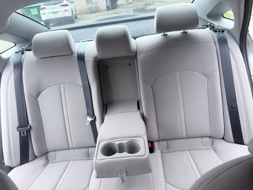 Photo 19 of this HYUNDAI SONATA