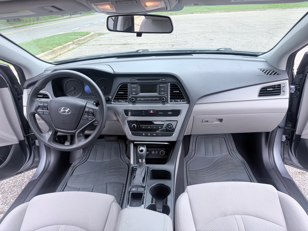 Photo 10 of this HYUNDAI SONATA