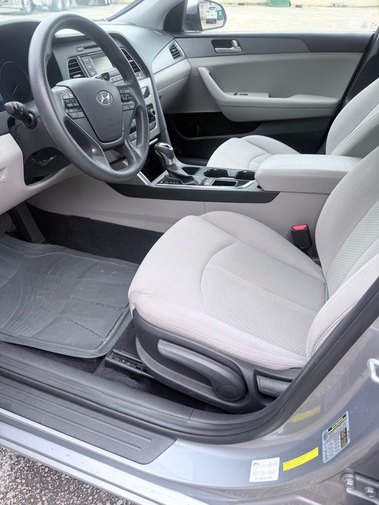 Photo 14 of this HYUNDAI SONATA