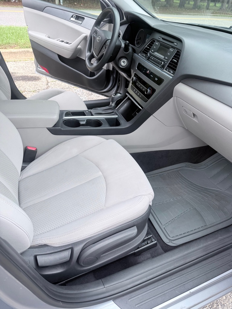 Photo 17 of this HYUNDAI SONATA