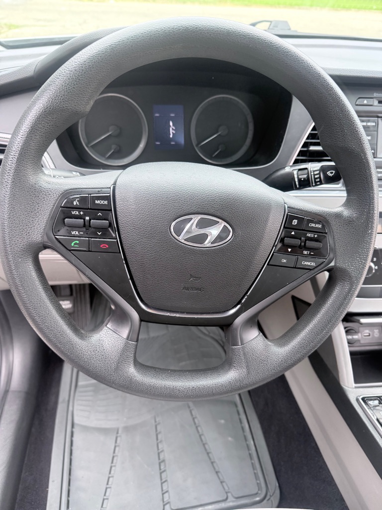 Photo 11 of this HYUNDAI SONATA