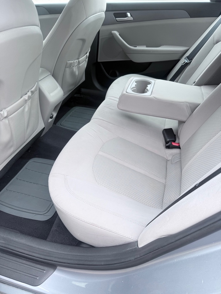 Photo 15 of this HYUNDAI SONATA