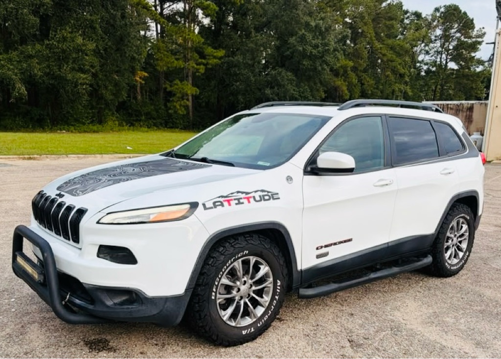 Photo 2 of this JEEP CHEROKEE