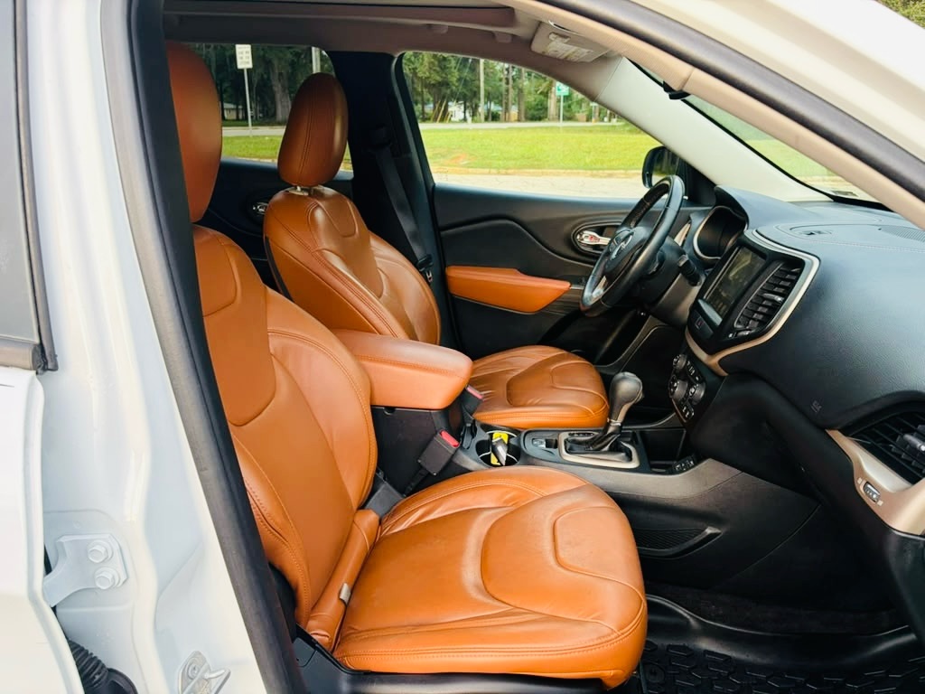 Photo 23 of this JEEP CHEROKEE