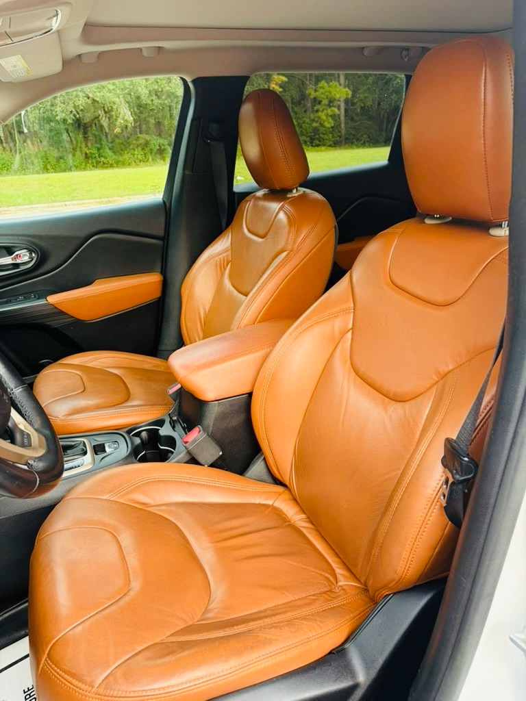 Photo 14 of this JEEP CHEROKEE