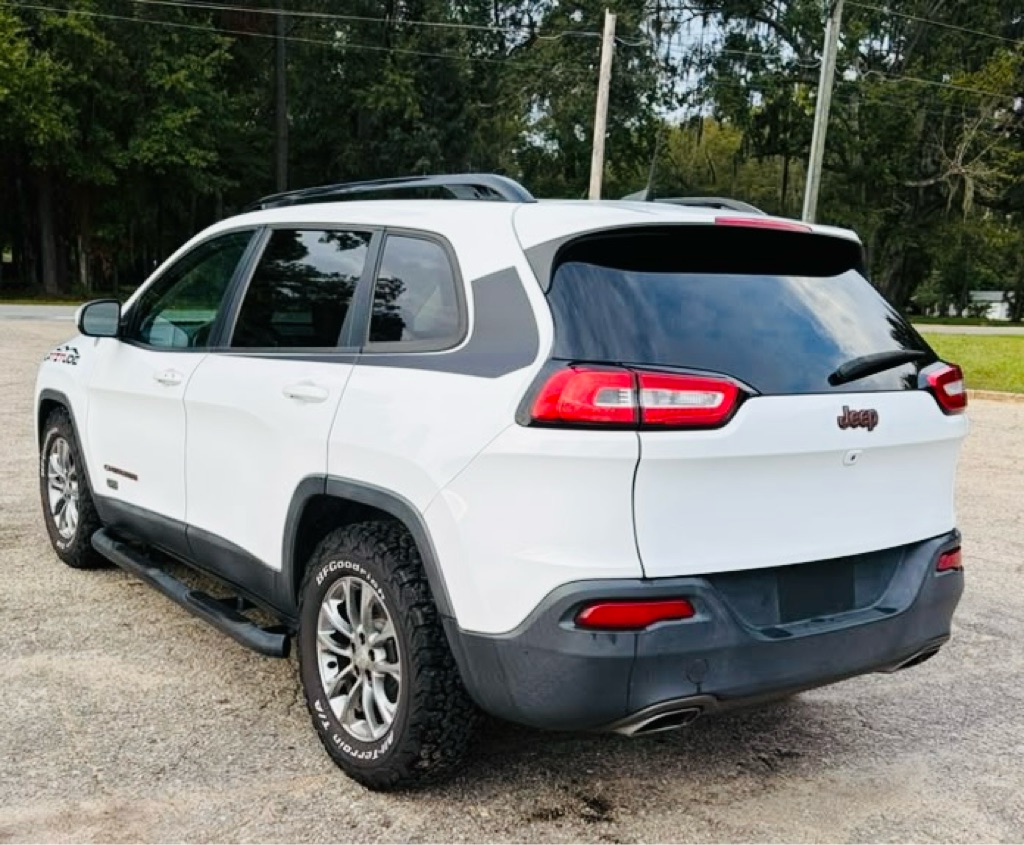 Photo 4 of this JEEP CHEROKEE