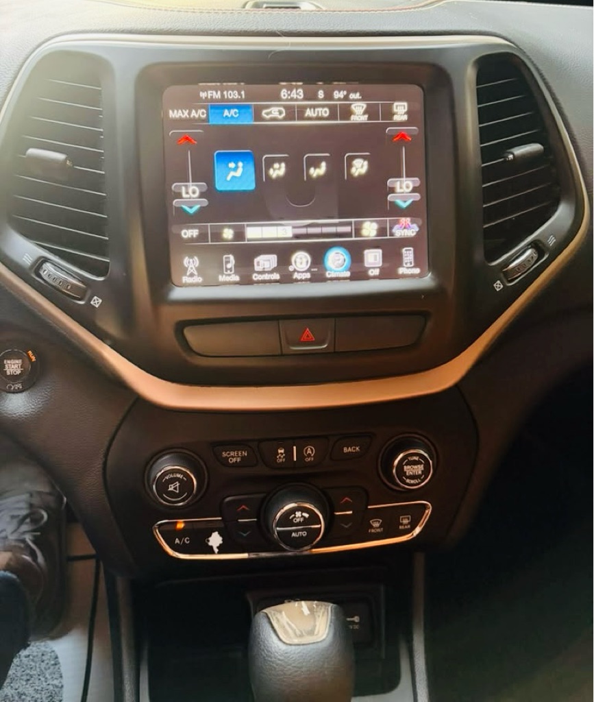 Photo 12 of this JEEP CHEROKEE