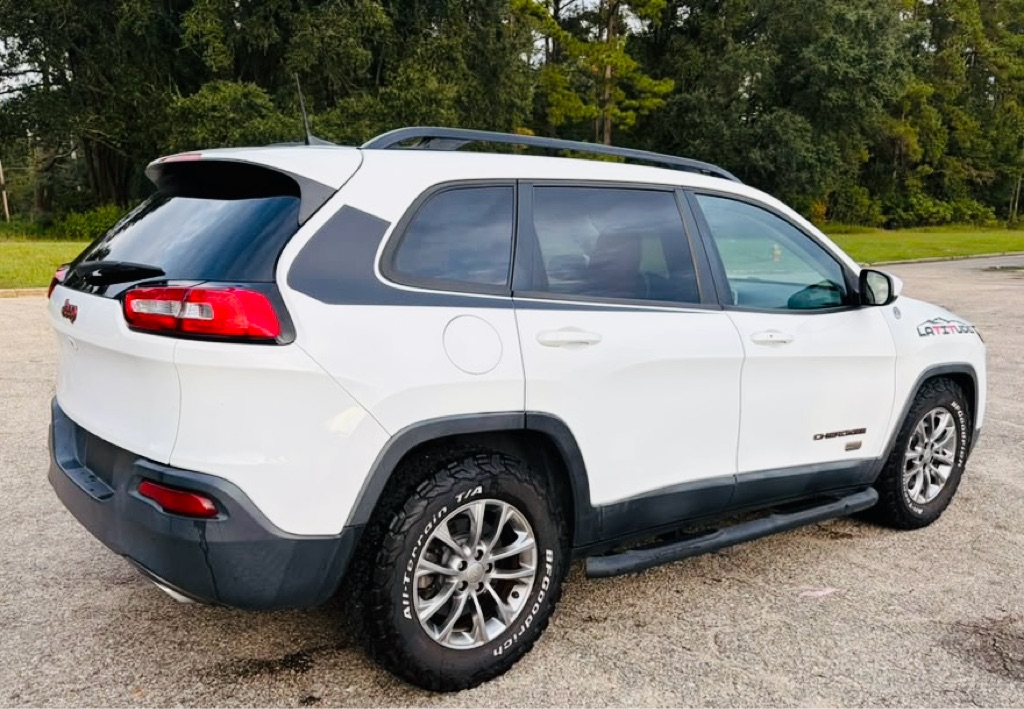Photo 7 of this JEEP CHEROKEE