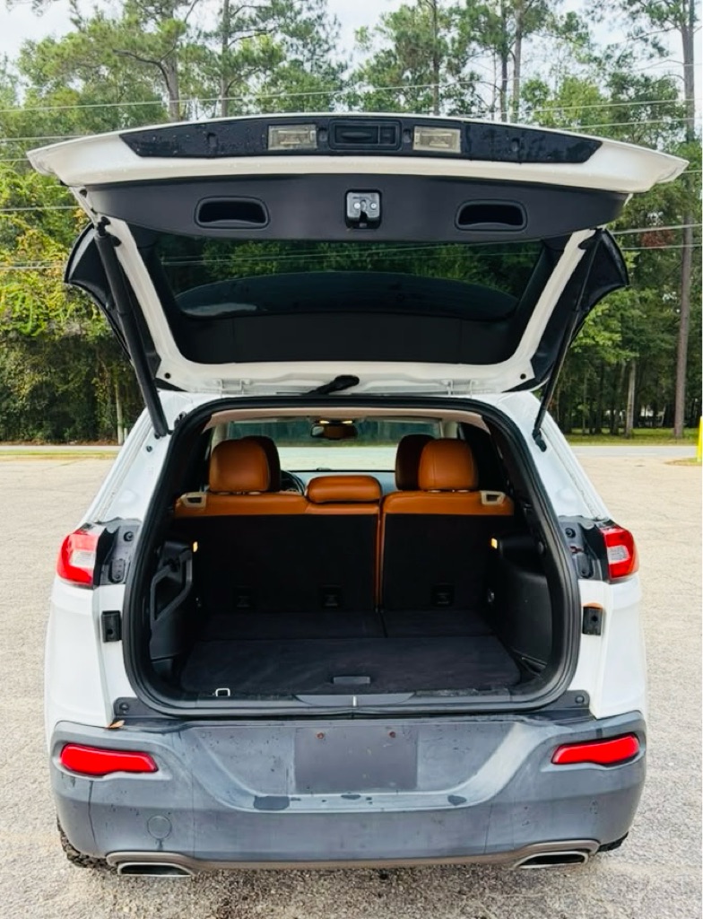 Photo 6 of this JEEP CHEROKEE