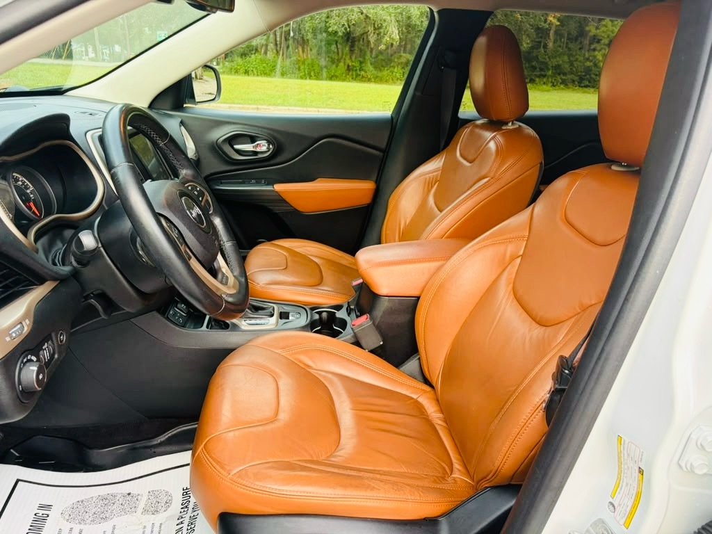 Photo 15 of this JEEP CHEROKEE