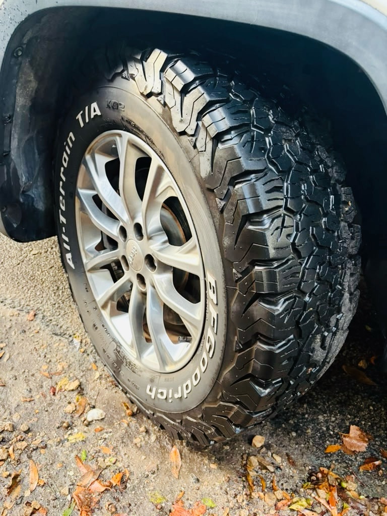 Photo 28 of this JEEP CHEROKEE