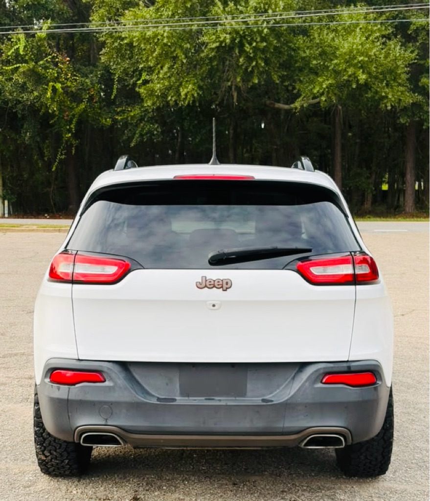 Photo 5 of this JEEP CHEROKEE
