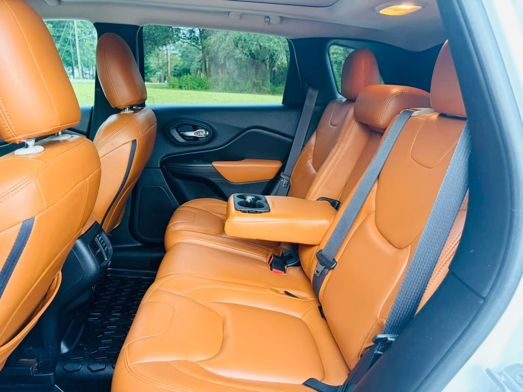 Photo 16 of this JEEP CHEROKEE
