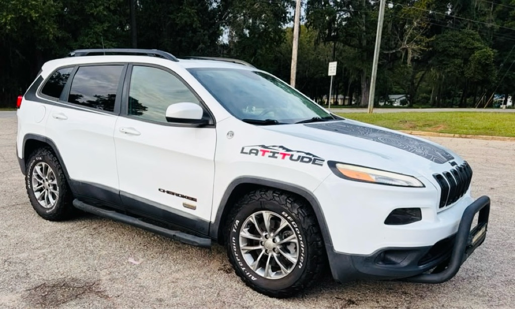Photo 9 of this JEEP CHEROKEE