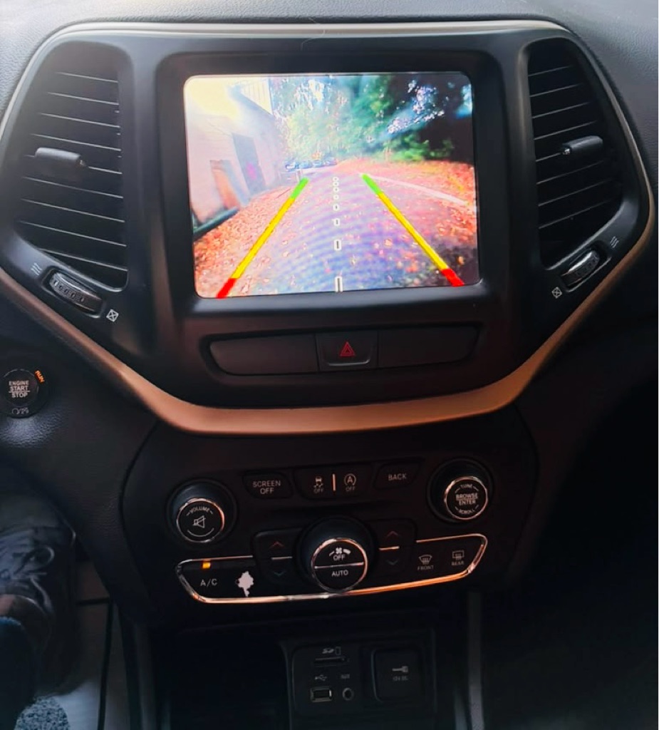 Photo 13 of this JEEP CHEROKEE