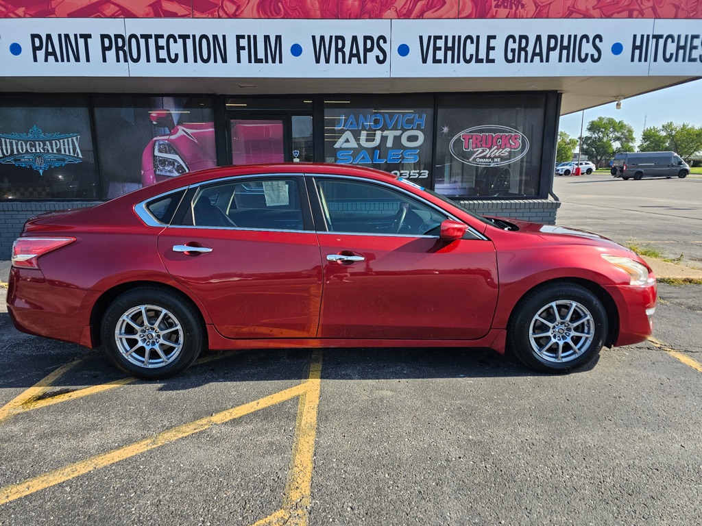 Red 2013 Nissan Altima Sedan Front-Wheel Drive Continuously Variable Transmission
