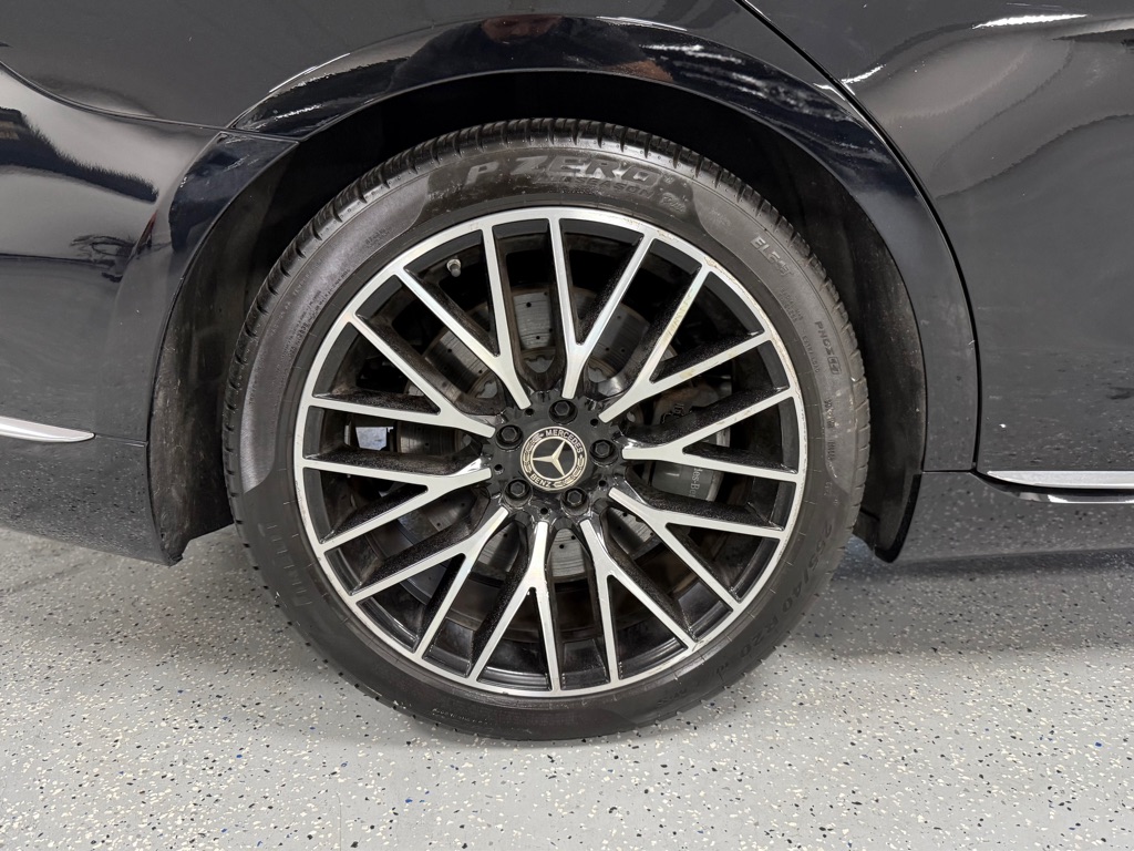 Photo 54 of this MERCEDES-BENZ S-CLASS