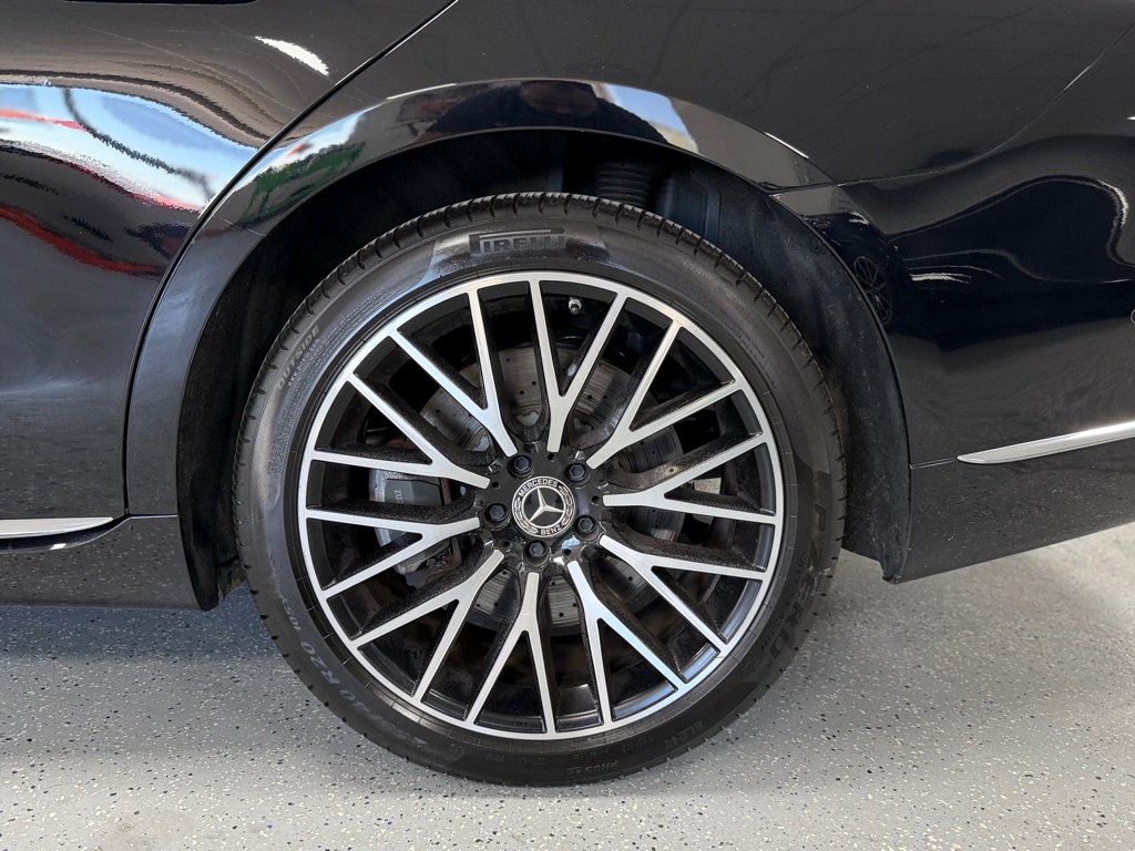 Photo 53 of this MERCEDES-BENZ S-CLASS