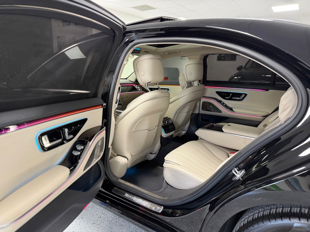 Photo 28 of this MERCEDES-BENZ S-CLASS