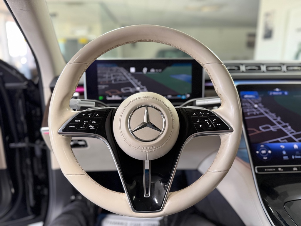 Photo 41 of this MERCEDES-BENZ S-CLASS