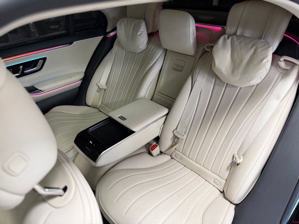 Photo 45 of this MERCEDES-BENZ S-CLASS