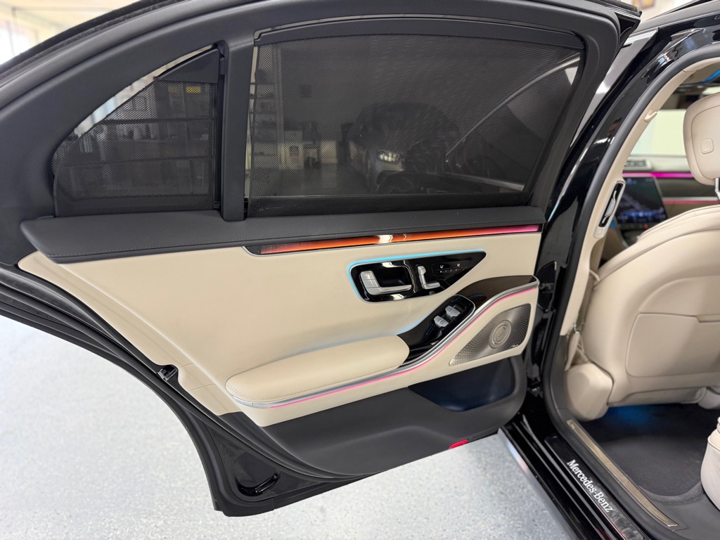 Photo 29 of this MERCEDES-BENZ S-CLASS