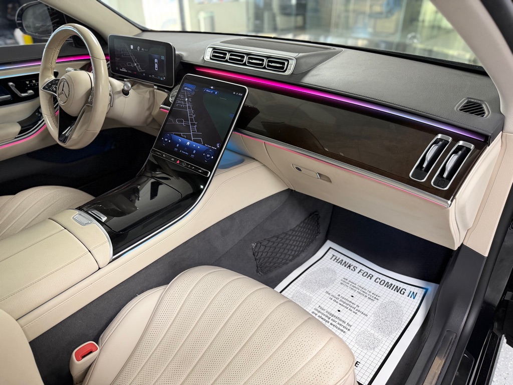 Photo 22 of this MERCEDES-BENZ S-CLASS
