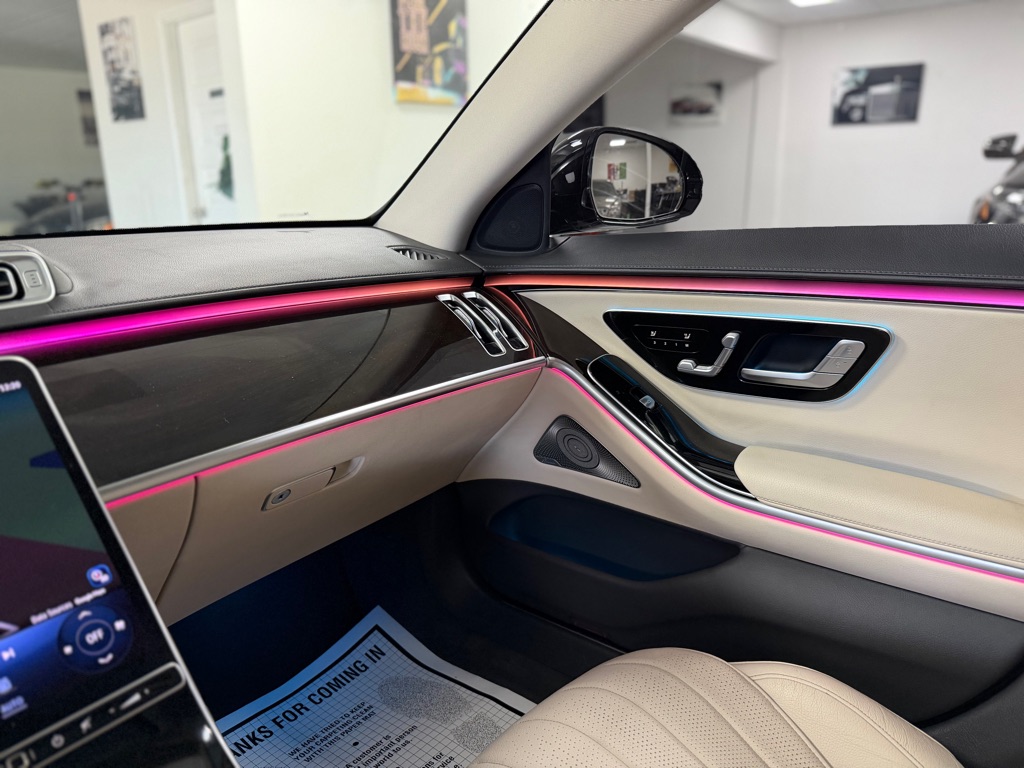 Photo 39 of this MERCEDES-BENZ S-CLASS