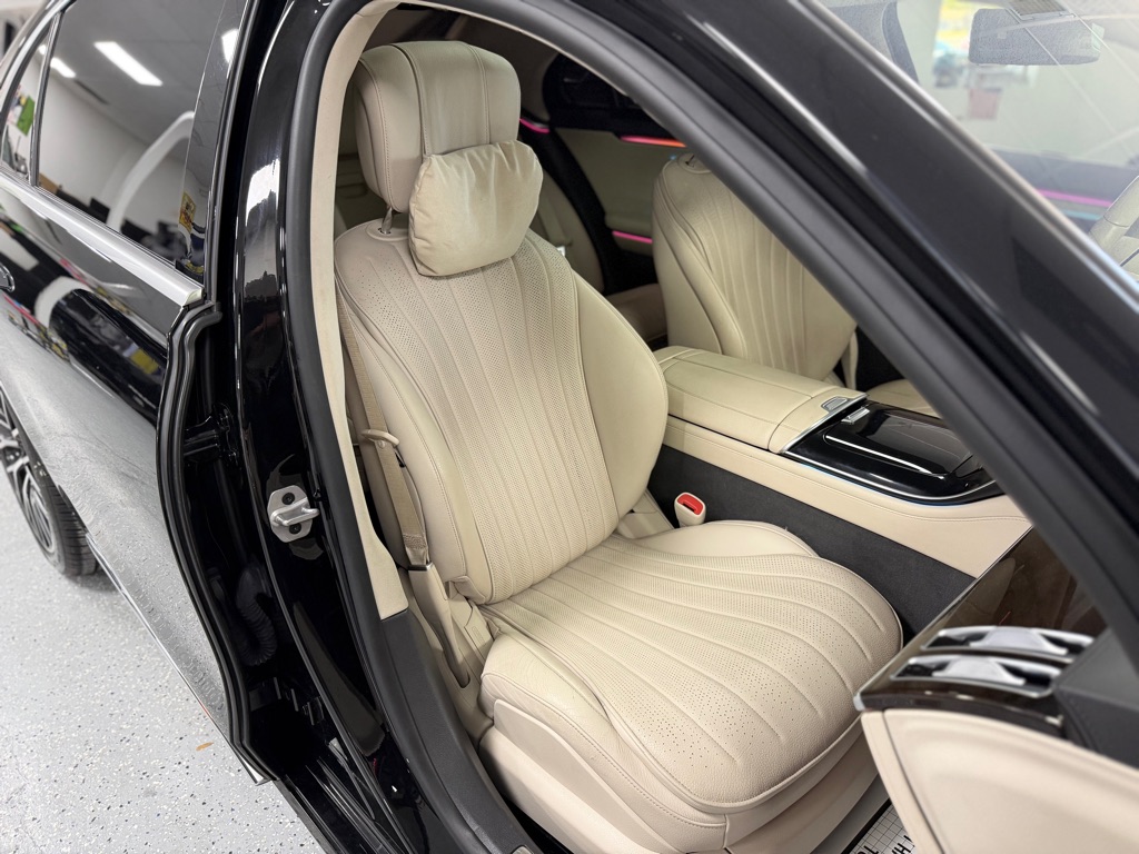 Photo 44 of this MERCEDES-BENZ S-CLASS