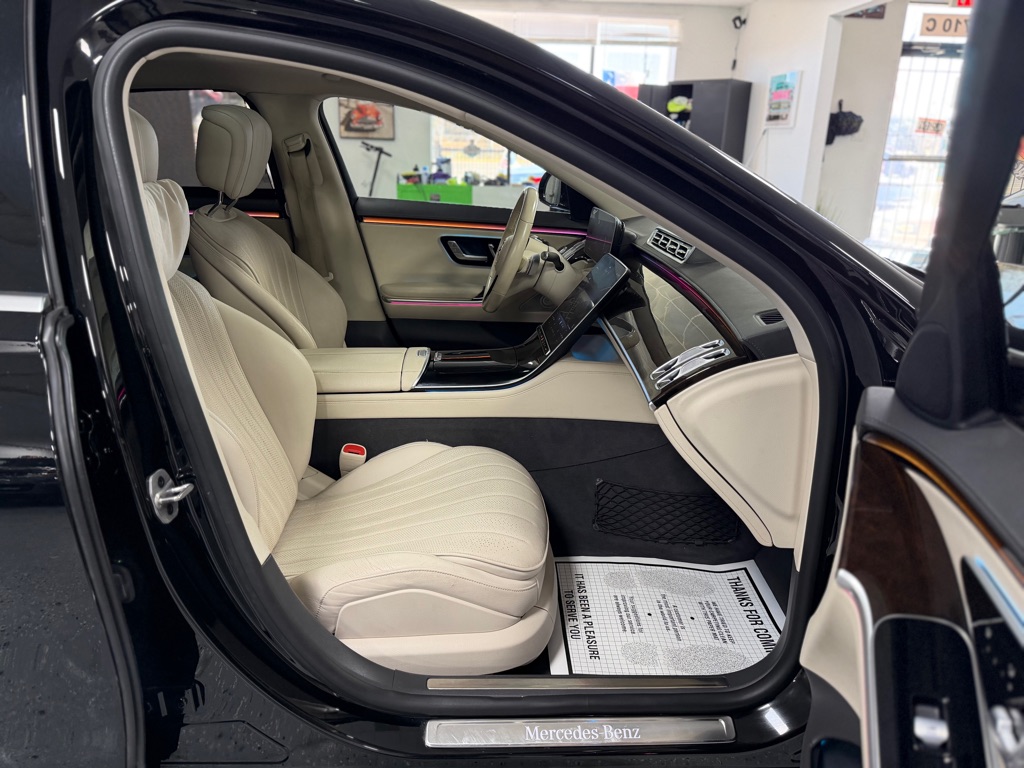 Photo 23 of this MERCEDES-BENZ S-CLASS