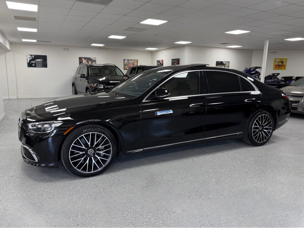 Photo 2 of this MERCEDES-BENZ S-CLASS