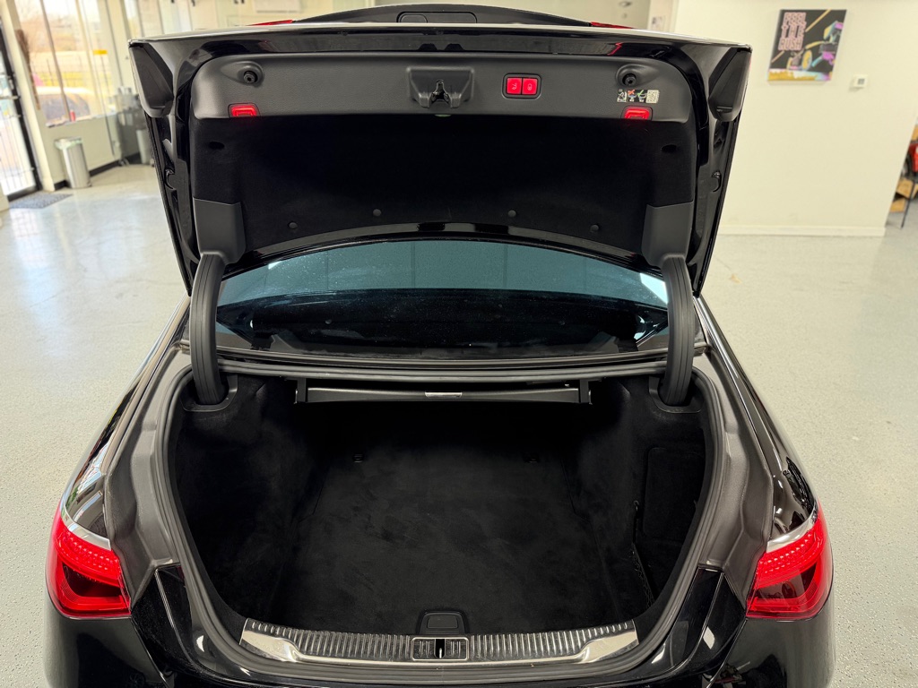 Photo 55 of this MERCEDES-BENZ S-CLASS