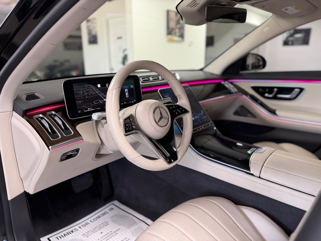 Photo 19 of this MERCEDES-BENZ S-CLASS