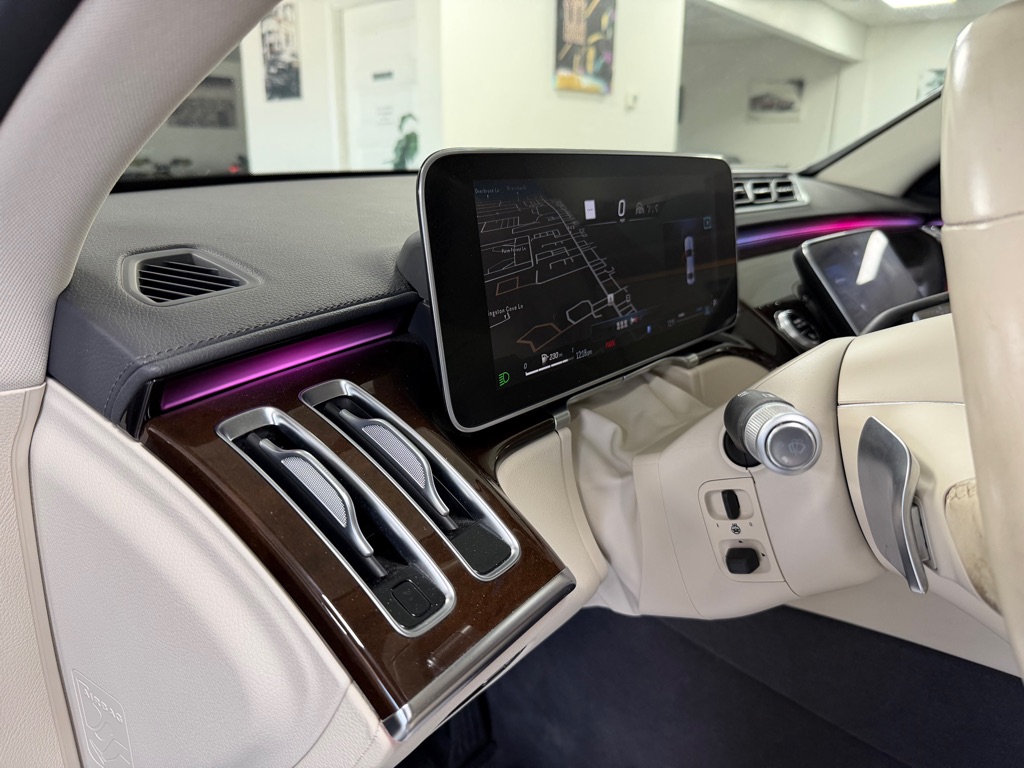Photo 34 of this MERCEDES-BENZ S-CLASS