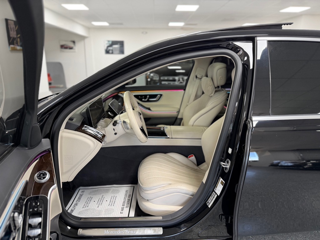 Photo 20 of this MERCEDES-BENZ S-CLASS