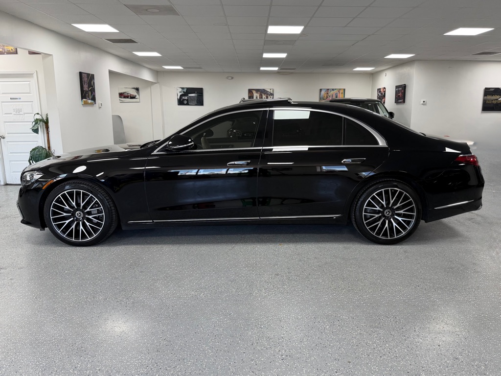 Photo 3 of this MERCEDES-BENZ S-CLASS