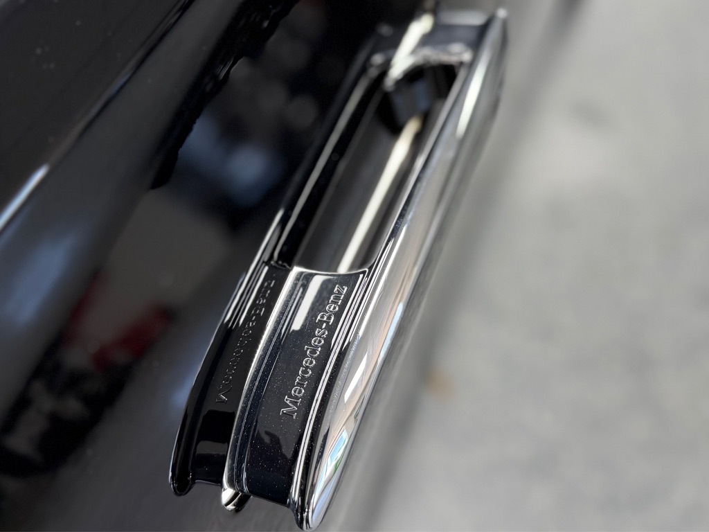Photo 13 of this MERCEDES-BENZ S-CLASS