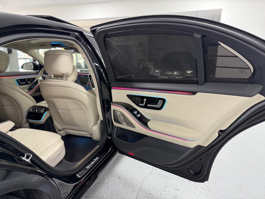Photo 26 of this MERCEDES-BENZ S-CLASS