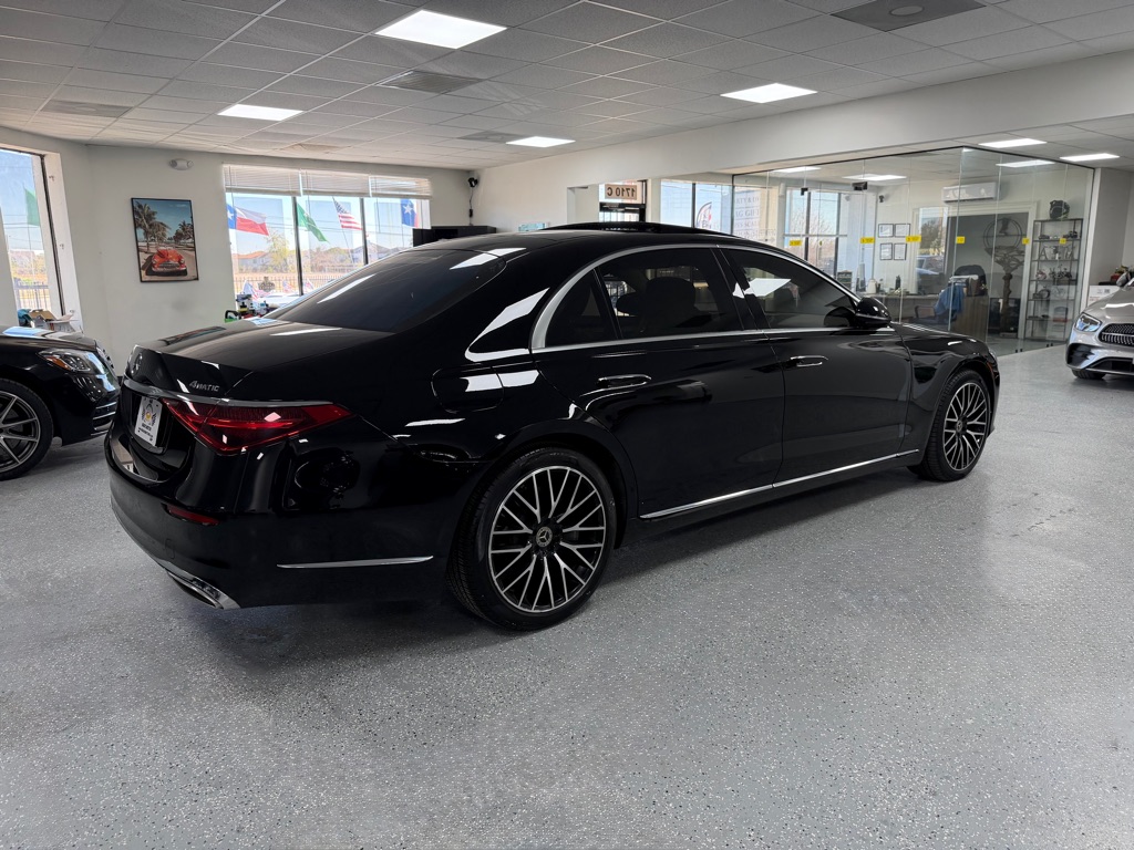 Photo 8 of this MERCEDES-BENZ S-CLASS
