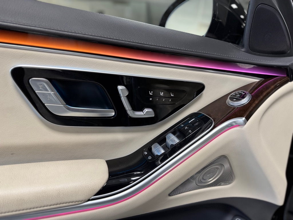 Photo 43 of this MERCEDES-BENZ S-CLASS