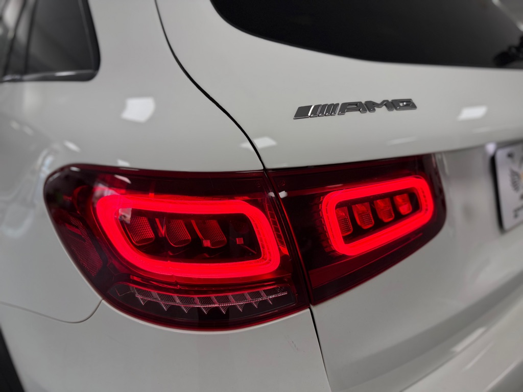 Photo 20 of this MERCEDES-BENZ GLC