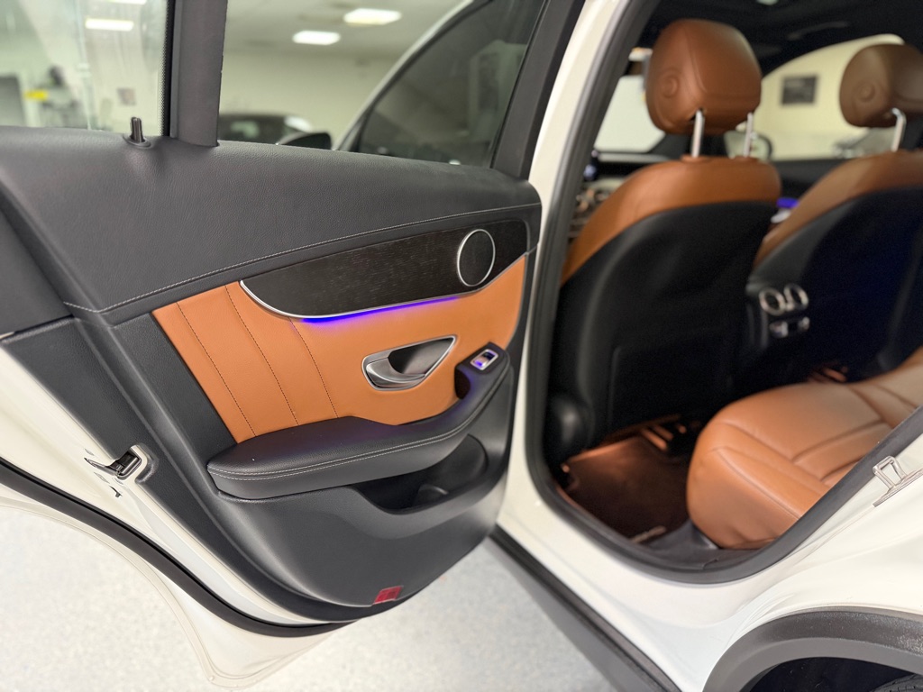 Photo 45 of this MERCEDES-BENZ GLC