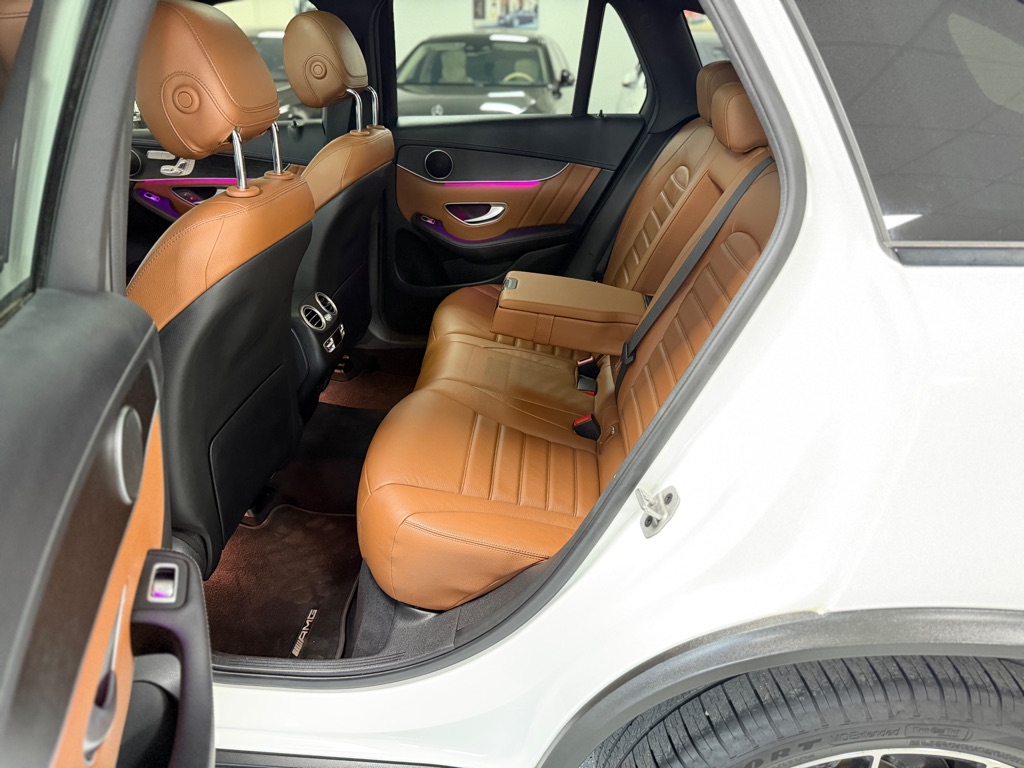 Photo 43 of this MERCEDES-BENZ GLC